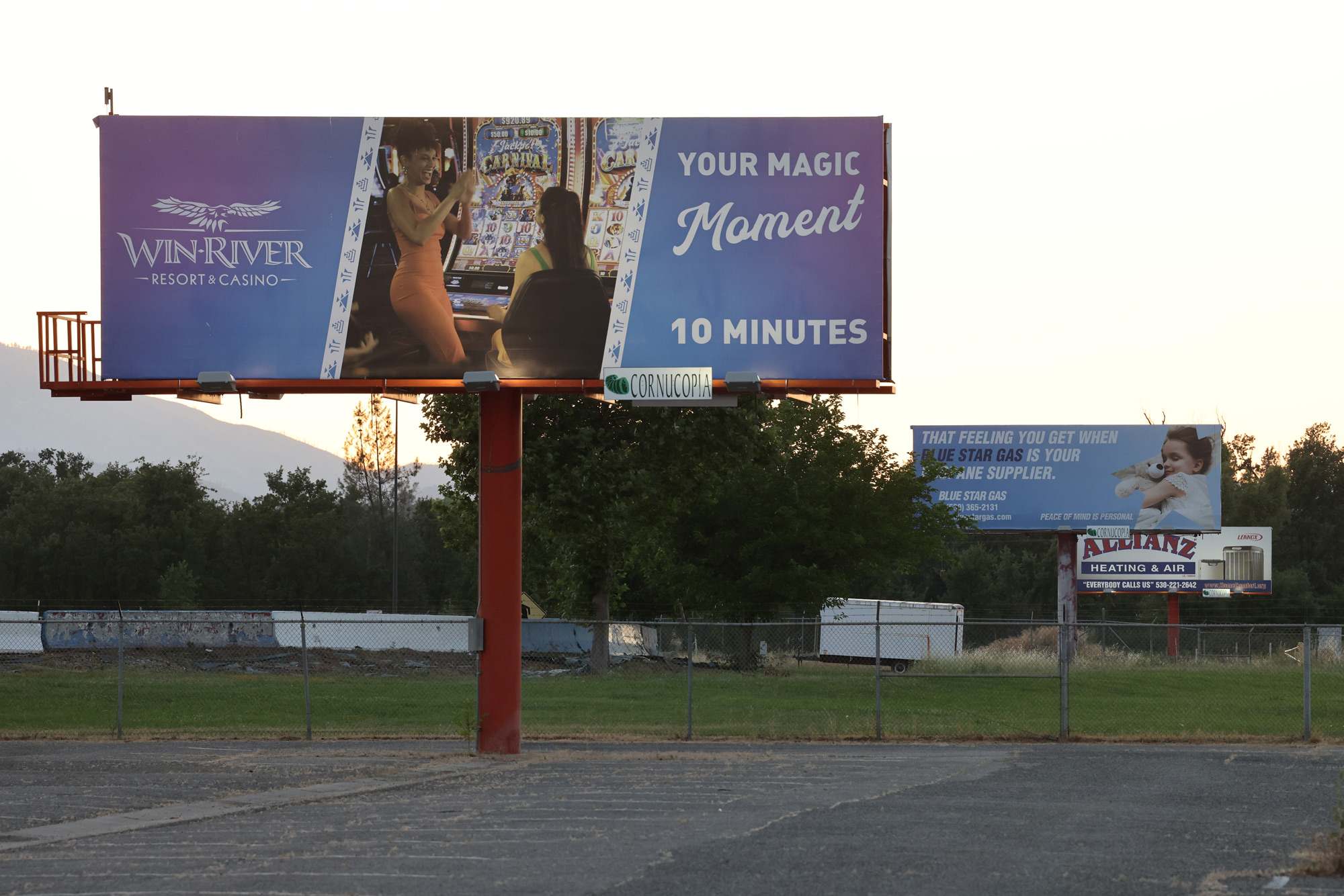 Double-sided fairgrounds entry sign